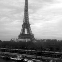 Eiffel Tower with boats, Leinwanddruck und Poster / canvas print and poster