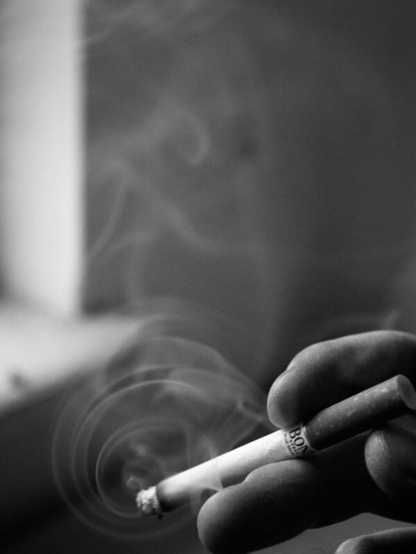 Man smoking, Leinwanddruck und Poster / canvas print and poster